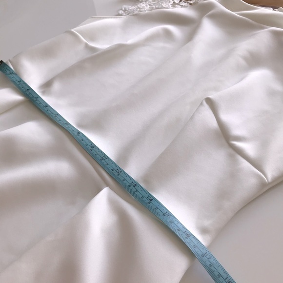 Elegant White Dress with Lace Details - Picture 3 of 5